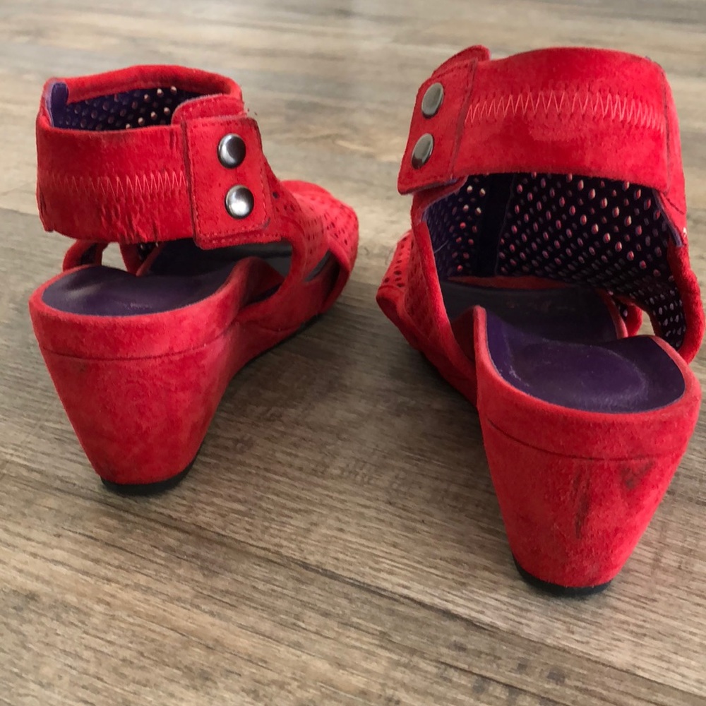 Shoes - Picture 3 of 6